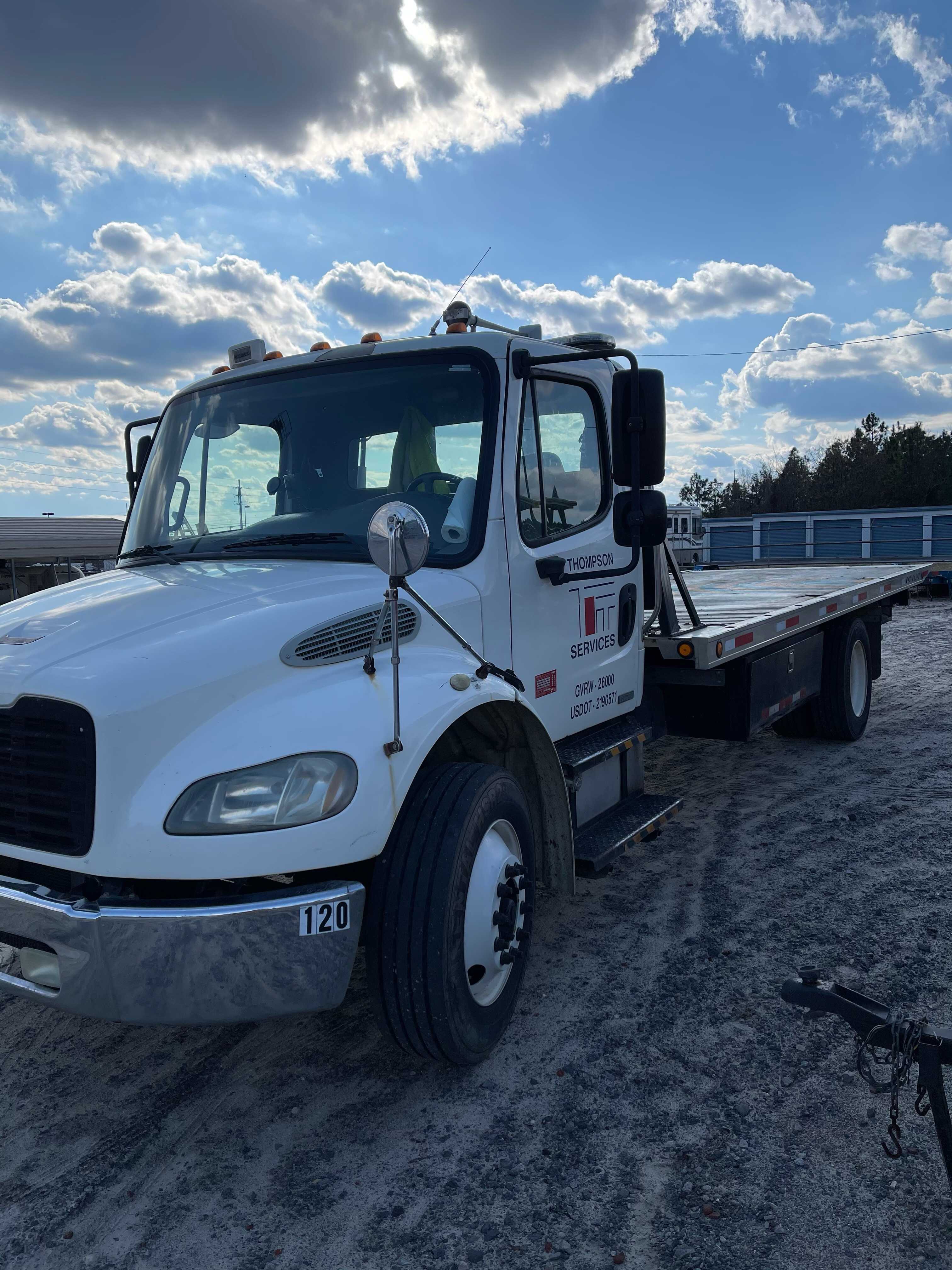 Hauling options for overweight freight at Thompson Rentals! Thompson